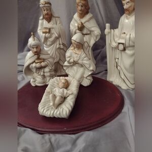 Vintage Crown 7 pc  Ivory & Gold Porcelain Nativity Set, EUC